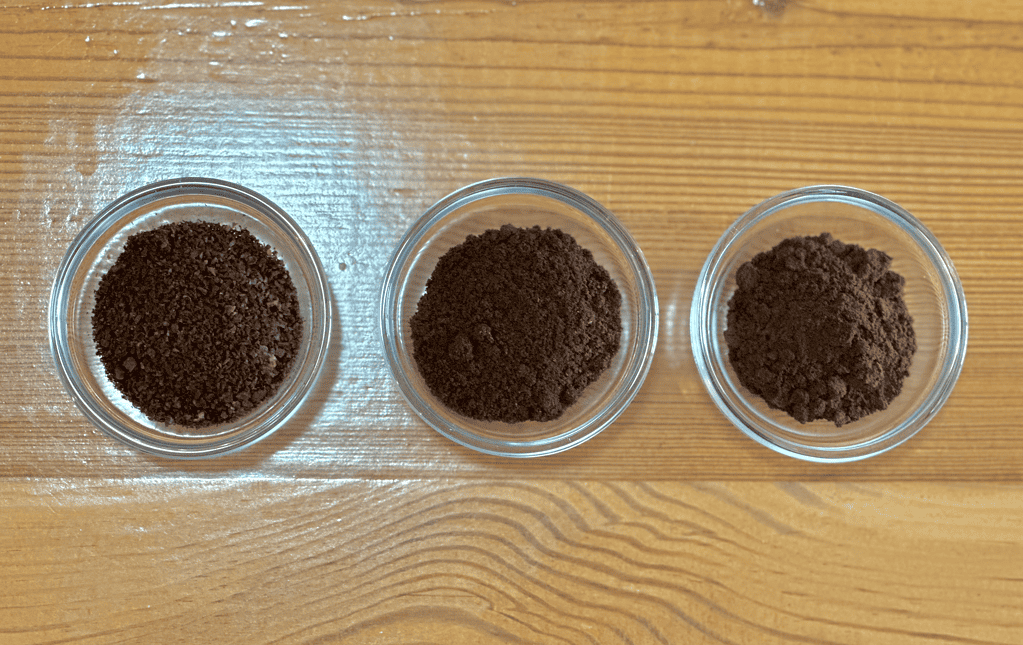 Picture of coffee grounds produced by Bodum Bistro Electric Burr Grinder with plastic catch